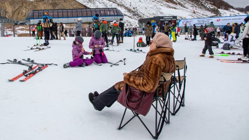 La foule a-t-elle le droit aux sports d'hiver? Les stations de ski italiennes entre afflux de touristes et réchauffement climatique