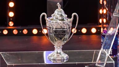 Le trophée de la Coupe de France lors d'un tirage au sort