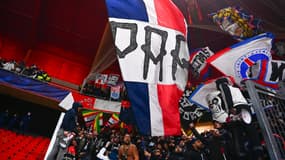Des supporters du PSG pendant un match de L1