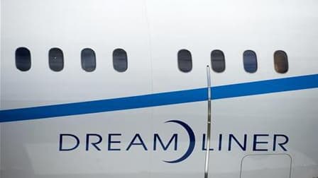 Boeing a annoncé vendredi un nouveau report de plusieurs semaines de la première livraison de son modèle 787 "Dreamliner", qu'il explique par l'indisponibilité d'un réacteur du motoriste Rolls-Royce nécessaire pour les vols d'essai. /Photo prise le 19 jui