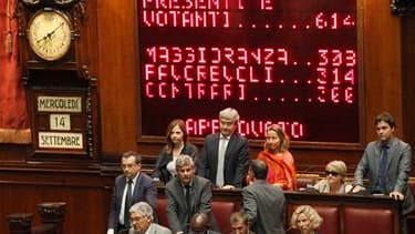 Membres de l'opposition mercredi après l'adoption par la Chambre des députés italienne du plan d'austérité mis au point par le gouvernement de Silvio Berlusconi pour équilibrer le budget d'ici à 2013. Avec ce vote, suivant celui du Sénat le 7 septembre, l