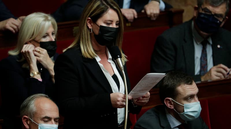 La députée des Alpes-Maritimes Marine Brenier lors d'un discours à l'Assemblée nationale le 26 octobre 2021.