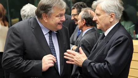 Le ministre des Finances grec Evangelos Venizelos (à gauche) et le président de la Banque centrale européenne Jean-Claude Trichet à Bruxelles. Les créanciers privés de la Grèce pourraient devoir accepter une perte allant jusqu'à 60% sur leurs titres souve