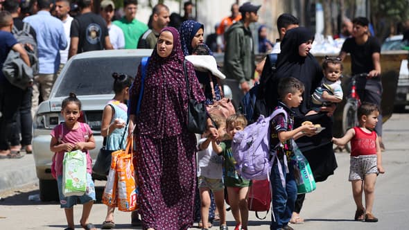 Des Palestiniens fuient la ville de Rafah, dans la bande de Gaza, le 15 mai 2024