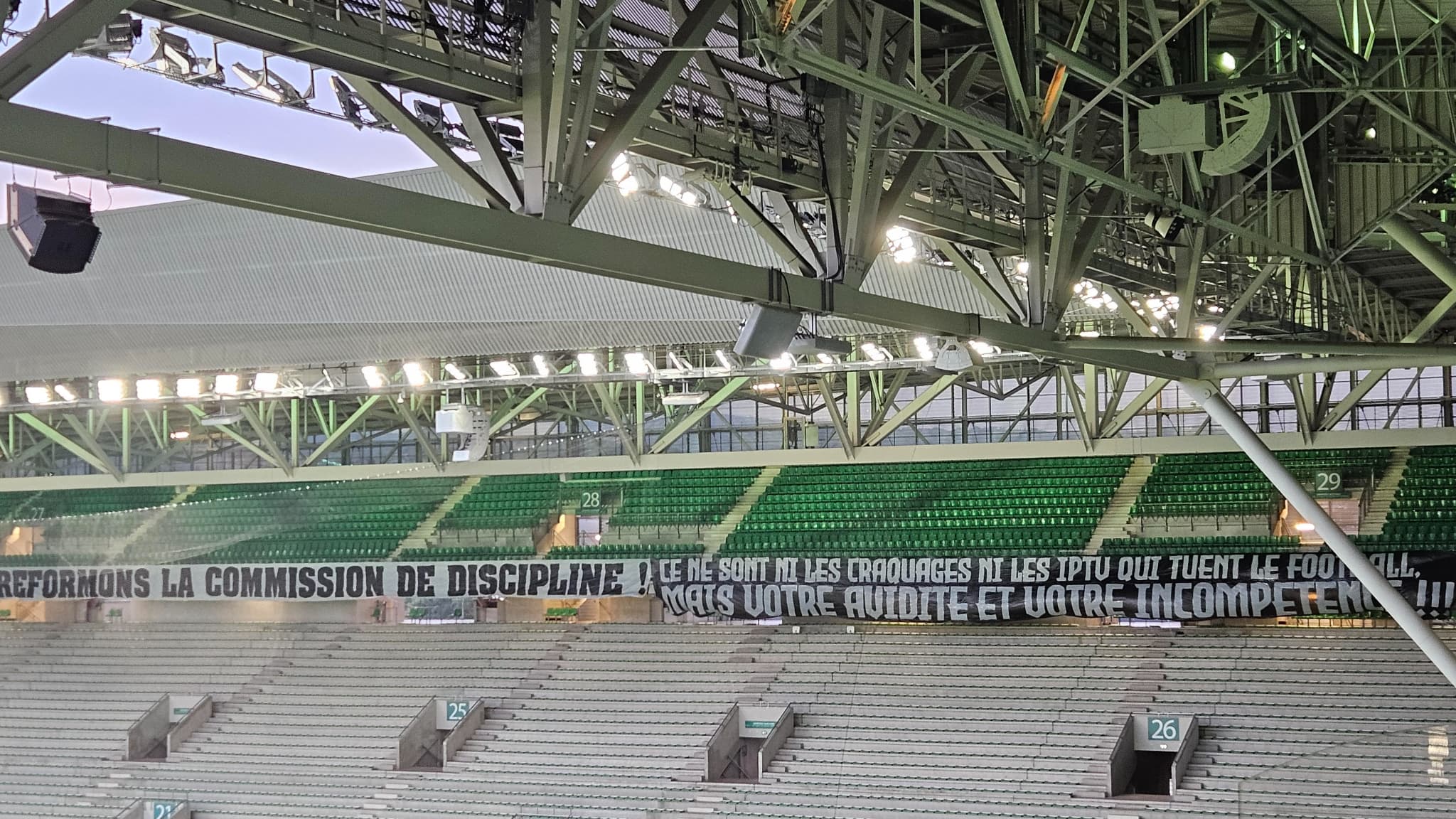 Banderoles déployées à Geoffroy-Guichard avant Saint-Etienne-Le Havre, le 24 août 2024.
