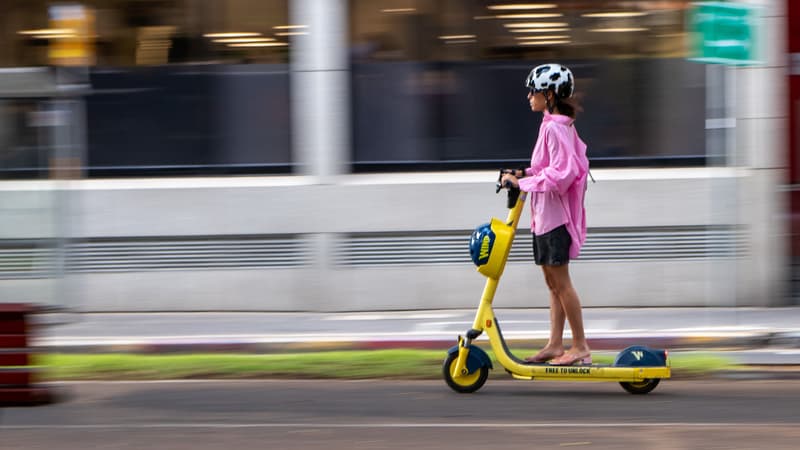 Trottinettes: le casque et le gilet réfléchissant désormais obligatoires à Paris... et bientôt partout en France?