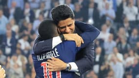 Nasser Al-Khelaïfi félicite Ousmane Dembélé après la victoire du PSG en Ligue des champions le 31 mai 2025 à Munich.