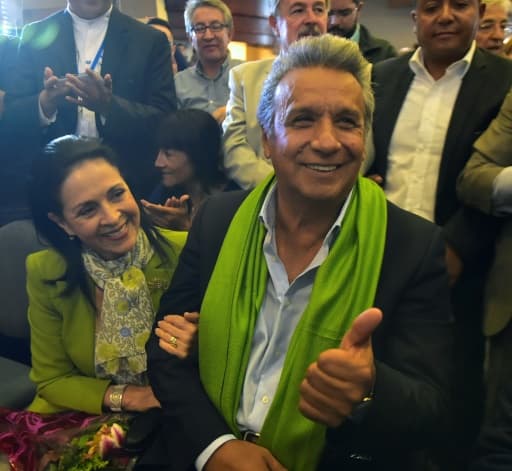 Le candidat socialiste à la présidentielle Lenin Moreno et son épouse Rocio Gonzalez, le 2 avril 2017 à Quito, en Equateur Le candidat socialiste à la présidentielle Lenin Moreno et son épouse Rocio Gonzalez, le 2 avril 2017 à Quito, en Equateur