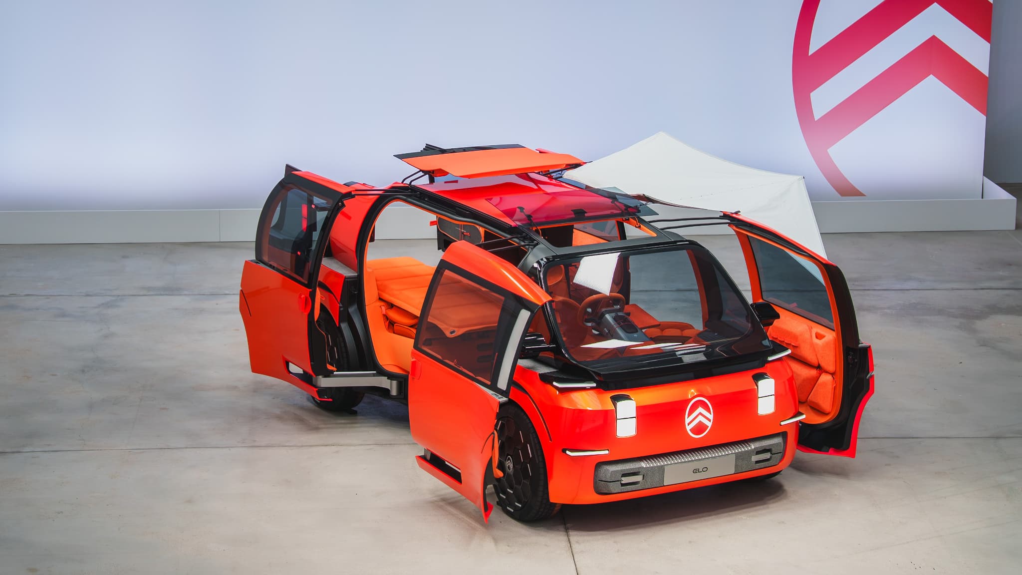 Le concept Citroën ELO, toutes portières ouvertes.