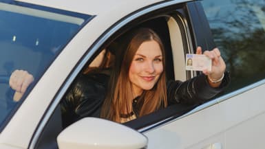 Assurance auto : le contrat “jeune conducteur” est-il plus cher ?