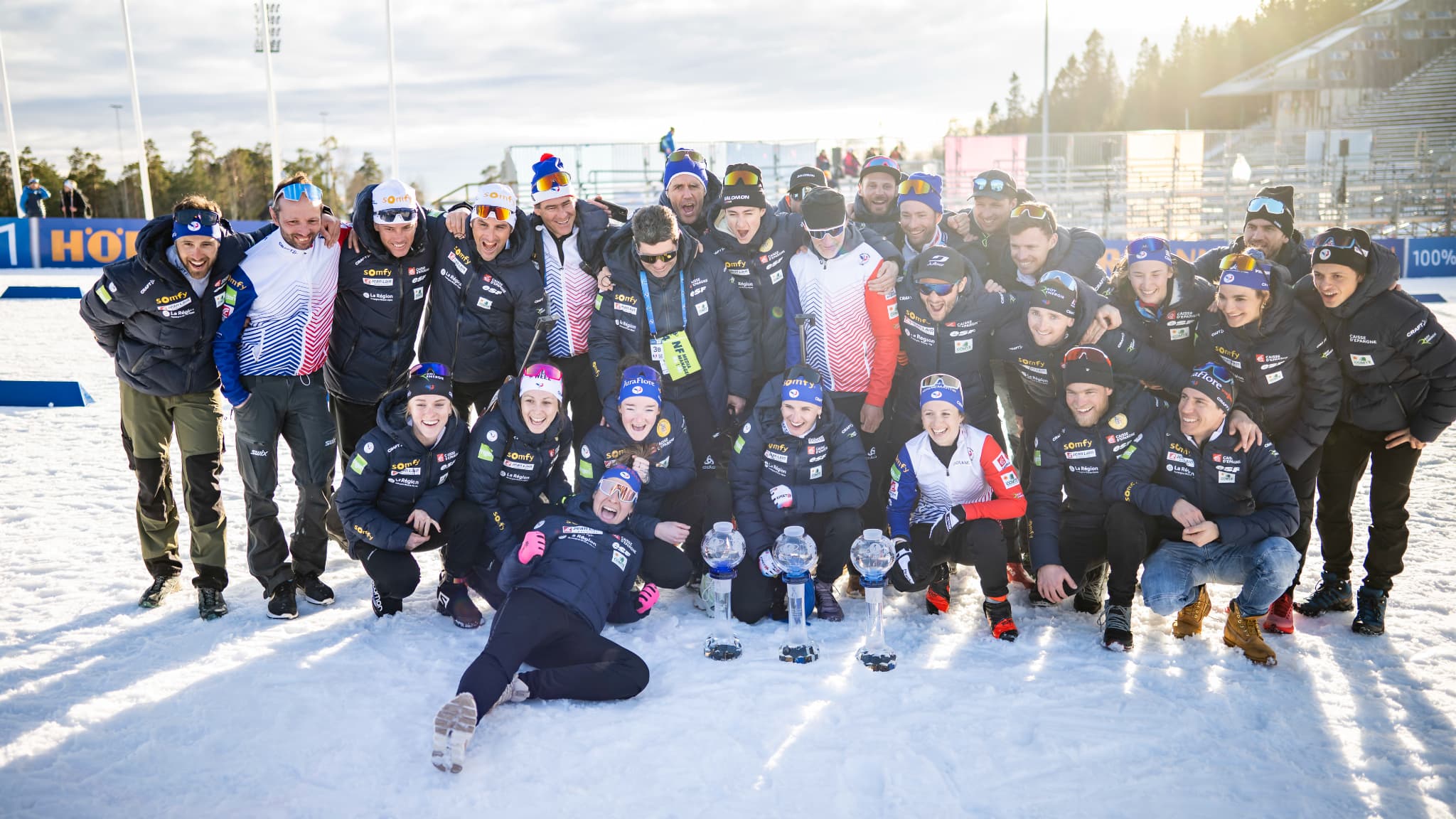 L'équipe de France de biathlon et les trois globes de cristal. L'équipe de France de biathlon et les trois globes de cristal.