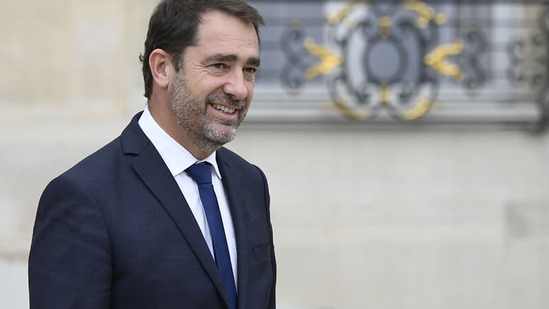 Christophe Castaner avait annoncé étudier l'hypothèse d'une présence policière dans les écoles.