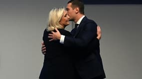 Le nouveau président du RN Jordan Bardella en compagnie de Marine Le Pen, lors du congrès du RN à Paris le 5 novembre 2022
