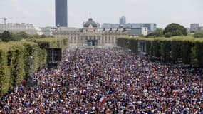 90.000 personnes sont réunies à la fan zone du Champ-de-mars à Paris. 