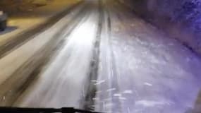 Neige sur la RD934 à Montry, dans la Seine-et-Marne - Témoins BFMTV