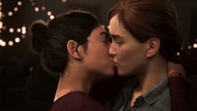 Ellie embrasse Dina dans "The Last of Us Part II". 