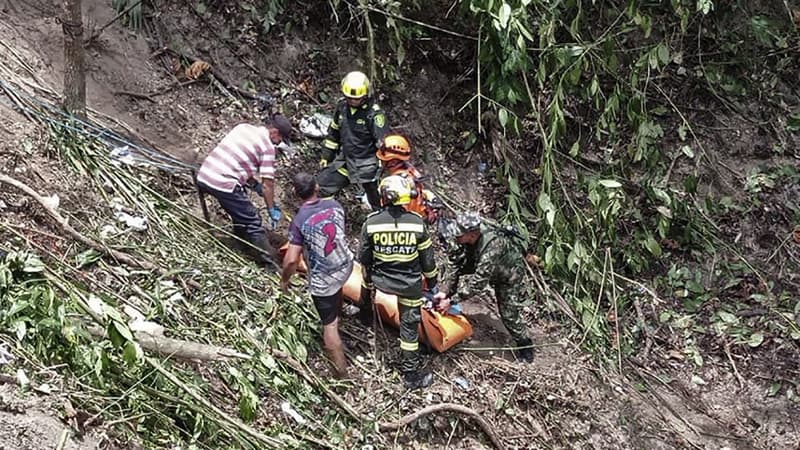 Les secours sur les lieux d'un accident de bus en Colombie 