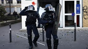 Des policiers encadrant une manifestation contre la réforme des retraites (illustration)
