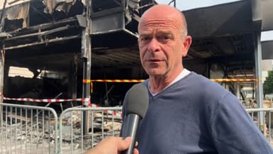 Frédéric, le patron du bar-tabac Le Kennedy, vendredi 30 juin 2023, devant son établissement incendié. 