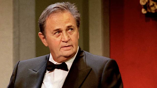 Roger Hanin sur les planches du théâtre Marigny le 14 septembre 2001, il interprétait un rôle dans "Une Femme parfaite".