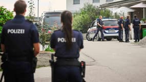 Des policiers autrichiens le 5 septembre 2024 à Neumarkt am Wallersee, dans la municipalité de Flachgau près de Salzbourg, en Autriche.
