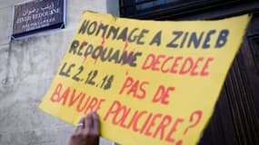 Une pancarte en hommage à Zineb Redouane, le 27 avril 2019 à Marseille. 