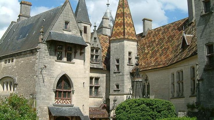 Le château de La Rochepot, bien à vendre...
