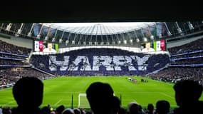 Très belle vue sur l'hommage rendu au meilleur buteur de tous les temps