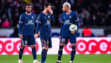 Lionel Messi en discussion avec Neymar lors de PSG-ASSE, le 26 février 2022
