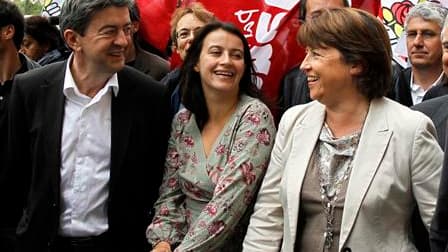Martine Aubry (à droite) côtoie les responsables des Verts Cécile Duflot et du Parti de Gauche Jean-Luc Mélenchon dans une manifestation, en septembre. Quarante-huit députés socialistes ont appelé lundi le premier secrétaire du PS à rassembler la gauche a