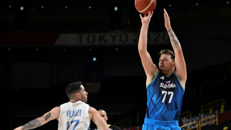 Jeux olympiques: l'équipe de basket de Slovénie et Luka Doncic accueillis en héros à Ljubljana