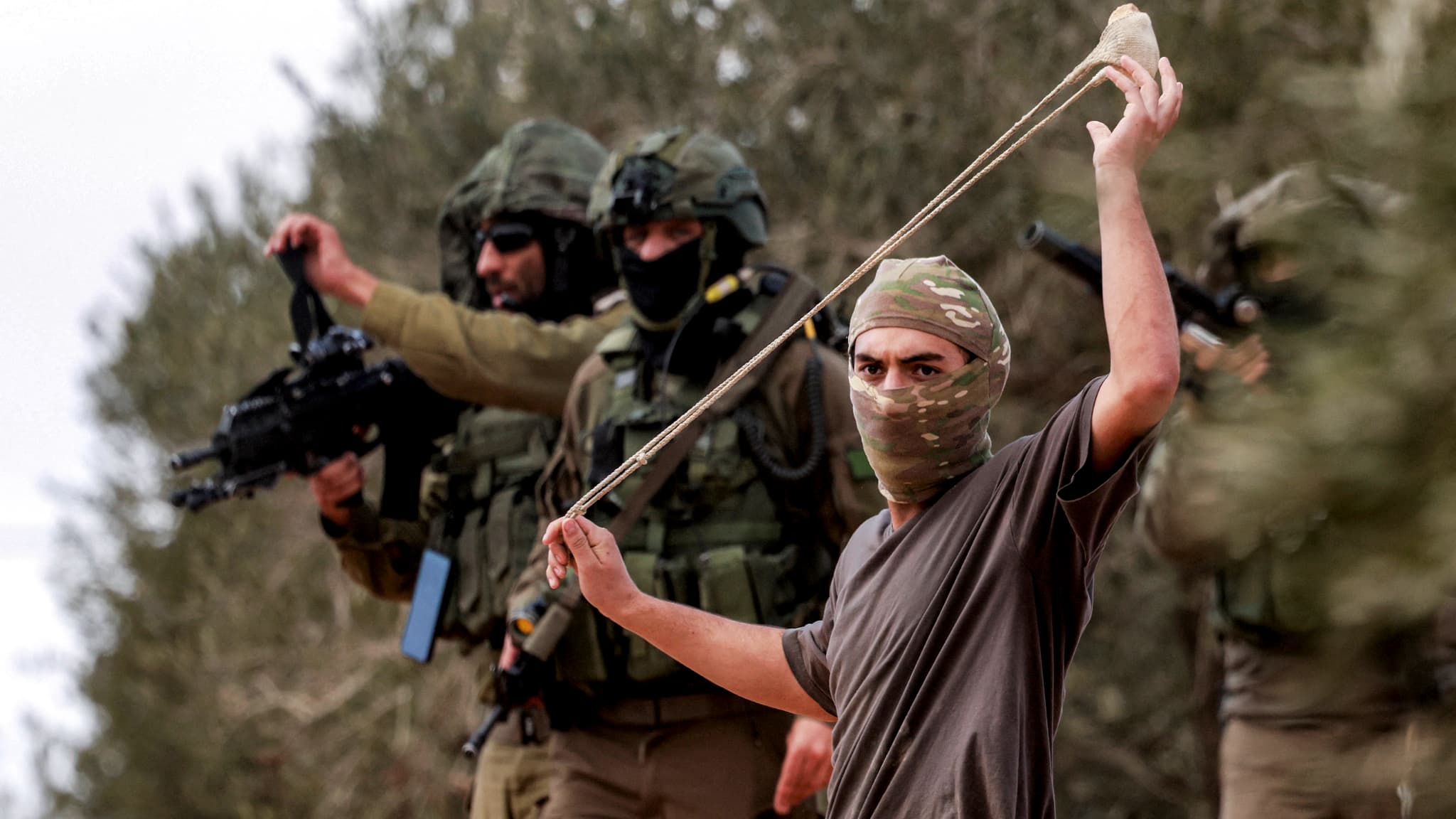 Le photographe de l'Agence France-Presse (AFP) Jaafar Ashtiyeh a été blessé lors de l'attaque perpétrée par des colons israéliens le 10 octobre alors qu'il couvrait la récolte des olives. Le photographe de l'Agence France-Presse (AFP) Jaafar Ashtiyeh a été blessé lors de l'attaque perpétrée par des colons israéliens le 10 octobre alors qu'il couvrait la récolte des olives.