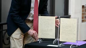 Le manuscrit de l'Appel du 18 juin aux Archives nationales à Paris, ce jeudi 12 juin 2025.
