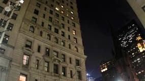 Dominique Strauss-Kahn est arrivé vendredi soir dans l'appartement qu'il occupera temporairement dans le quartier de Broadway à New York dans le cadre de sa libération sous caution. L'appartement est situé à proximité de Wall Street et de Ground Zero. /Ph