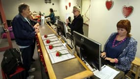 Le comté de Clark a ouvert jusqu'au 17 février 2018 un bureau temporaire à l'aéroport de Las Vegas, Nevada, pour délivrer des licences de mariage
