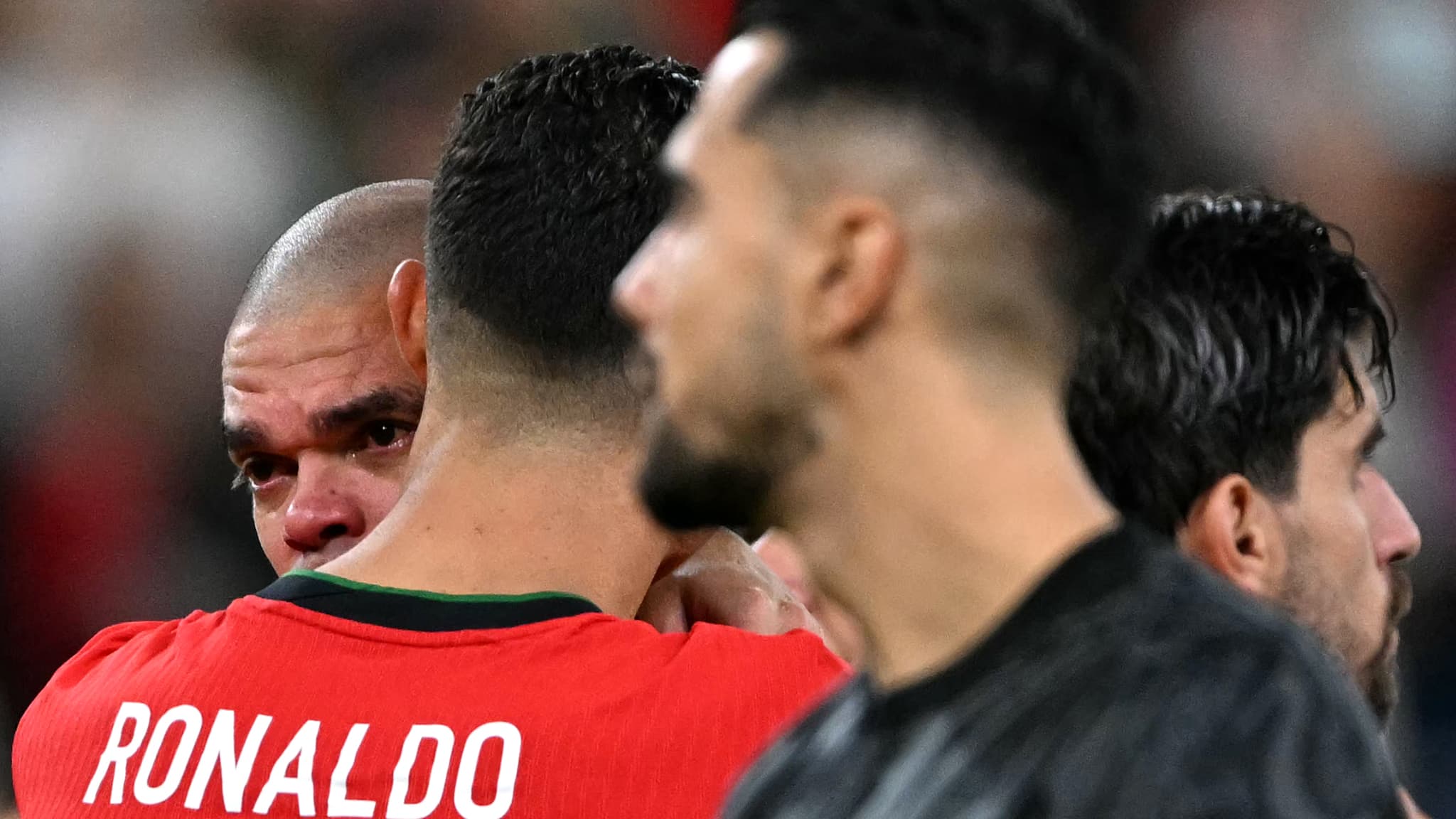 Cristiano Ronaldo et Pepe après France-Portugal à l'Euro 2024
