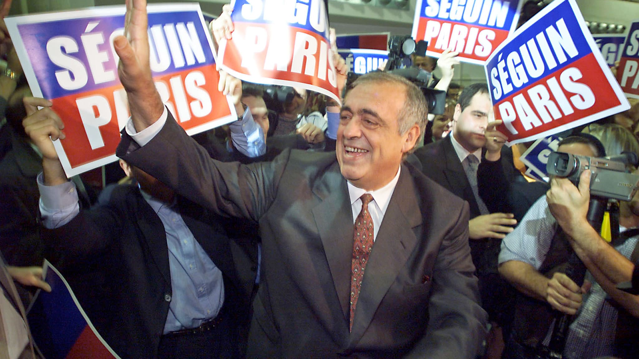 Philippe Séguin le 26 octobre 2000, à un meeting au gymnase Charléty. Philippe Séguin le 26 octobre 2000, à un meeting au gymnase Charléty.