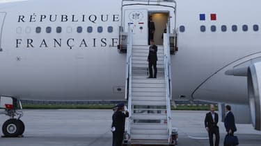 Emmanuel Macron a pris l'avion mardi soir pour se rendre en Nouvelle-Calédonie