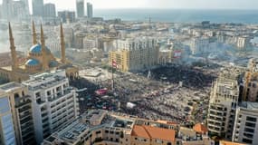 Vue aérienne de Beyrouth lors d'une manifestation antigouvernementale à la suite d'une explosion meurtrière, le 8 août 2020