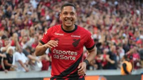 Vitor Roque avec l'Athletico Paranaense, juin 2023