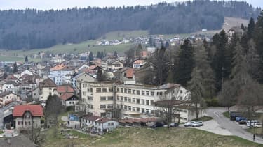 Vue du squat où la petite Mia et sa mère ont été retrouvées, le 18 avril 2021 à Saint-Croix, en Suisse