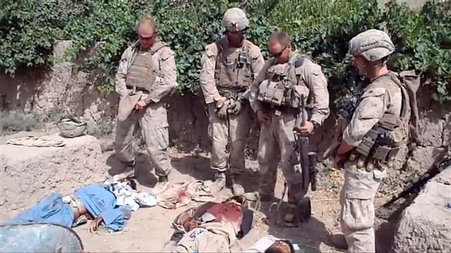 Le corps des Marines américains a promis d'enquêter mercredi sur une vidéo montrant quatre hommes en uniforme de combat de l'unité d'élite américaine en train d'uriner sur les cadavres de trois combattants taliban en Afghanistan. /Image diffusée le 11 jan