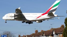 Un Airbus A380 atterrit à l'aéroport d'Heathrow à Londres (illustration)