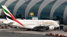 Un Airbus A380 sur le tarmac de l'aéroport de Dubai. La compagnie en possède plus d'une centaine.