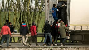 Trois Français sont accusés d'avoir participé à un réseau de passeurs. 
