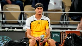 Alexander Zverev lors de son 8e de finale de Roland-Garros contre Holger Rune (4-6, 6-1, 5-7, 7-6, 6-2), le 4 juin 2024