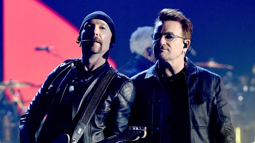 Gli U2 elogiano il rivale russo e chiedono “fino a che punto si spingerà Putin”