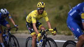 Julian Alaphilippe a vécu une journée en jaune mouvementée ce lundi entre Saint-Flour et Albi. 