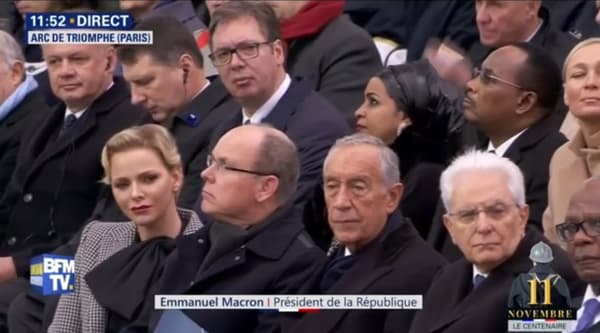 Le président serbe Aleksandar Vucic, avec les lunettes, au deuxième rang derrière et le prince et la princesse de Monaco. Le président serbe Aleksandar Vucic, avec les lunettes, au deuxième rang derrière et le prince et la princesse de Monaco.