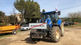 Un tract orné d'un drapeau des Jeunes agriculteurs avec un panneau retourné